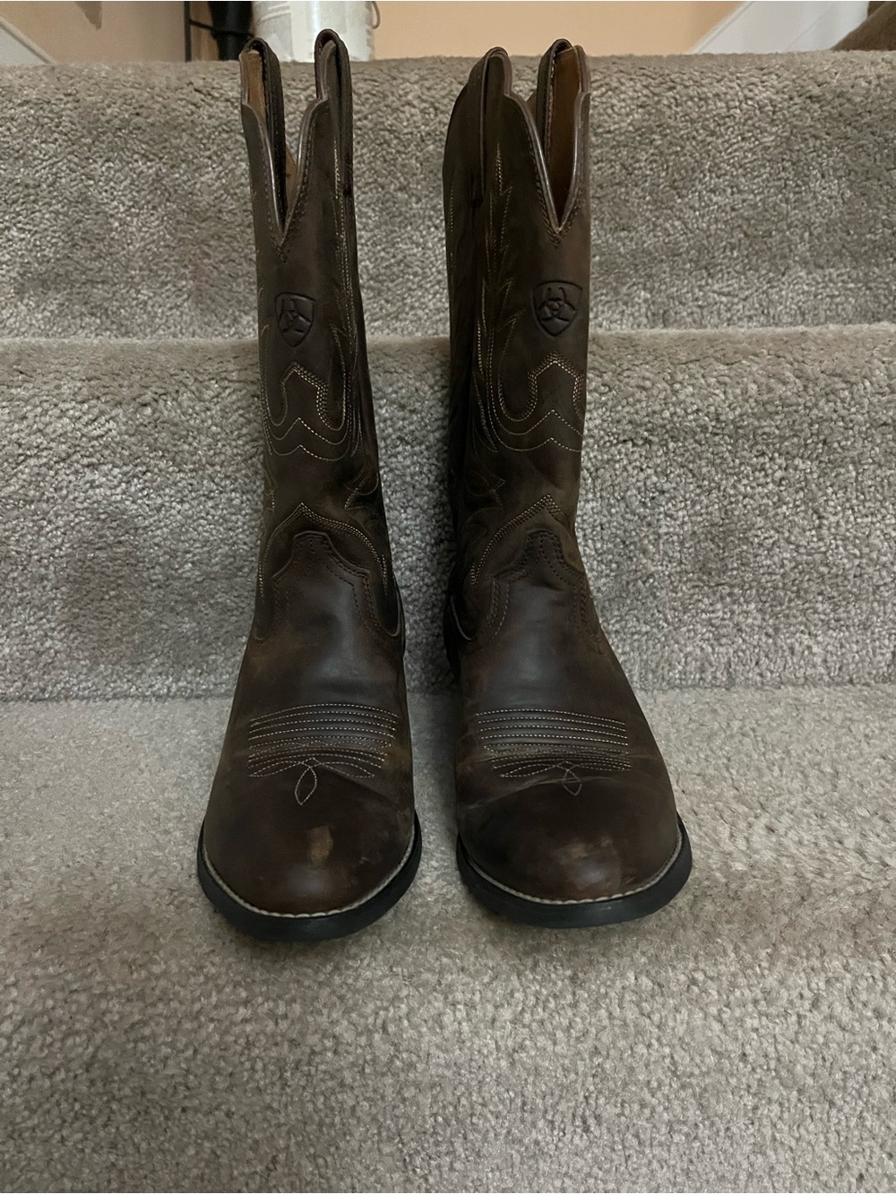 Ariat Brown Leather Western Boots - Classic Cowboy Style